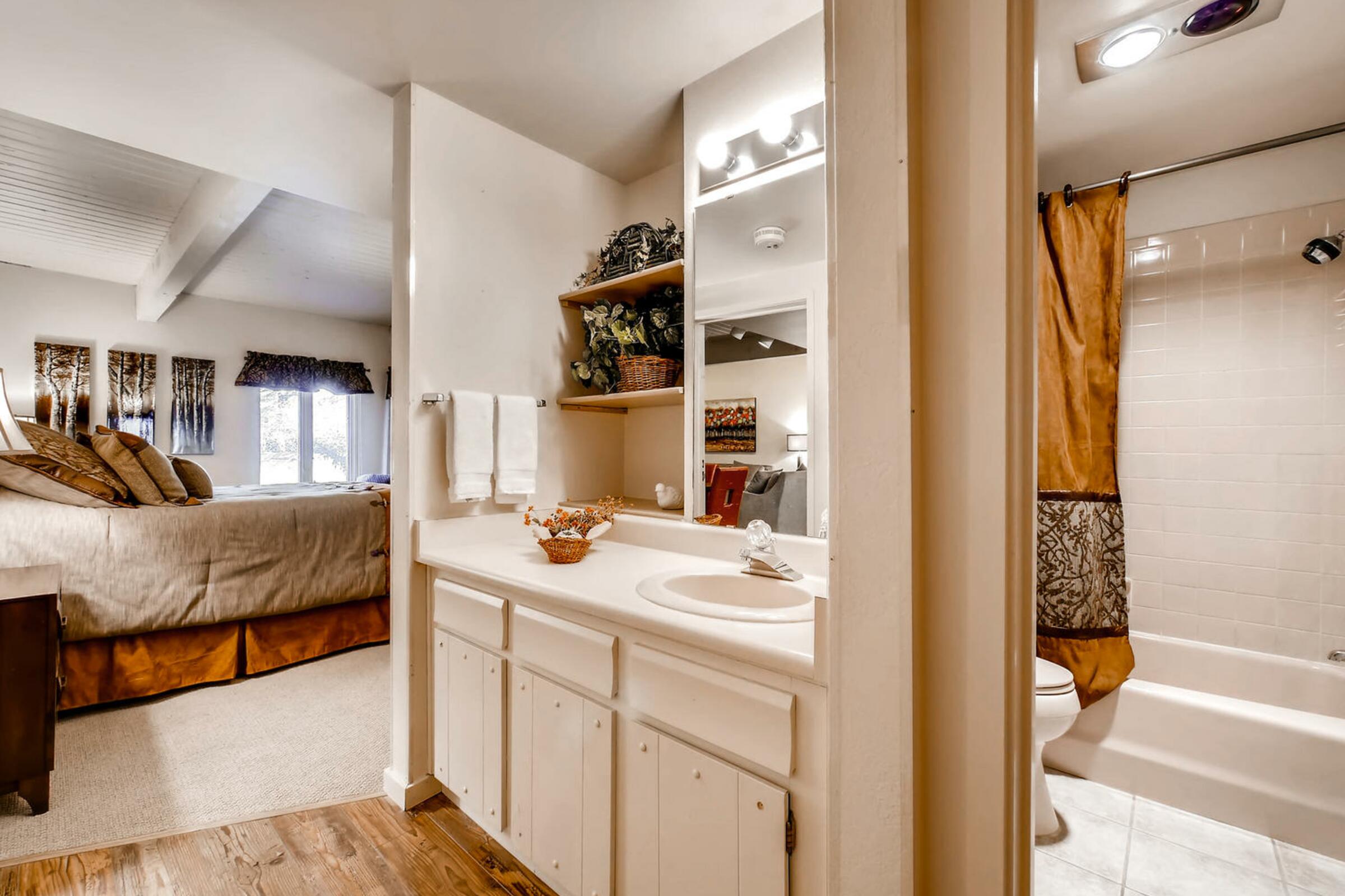 #10 - Ensuite Bathroom