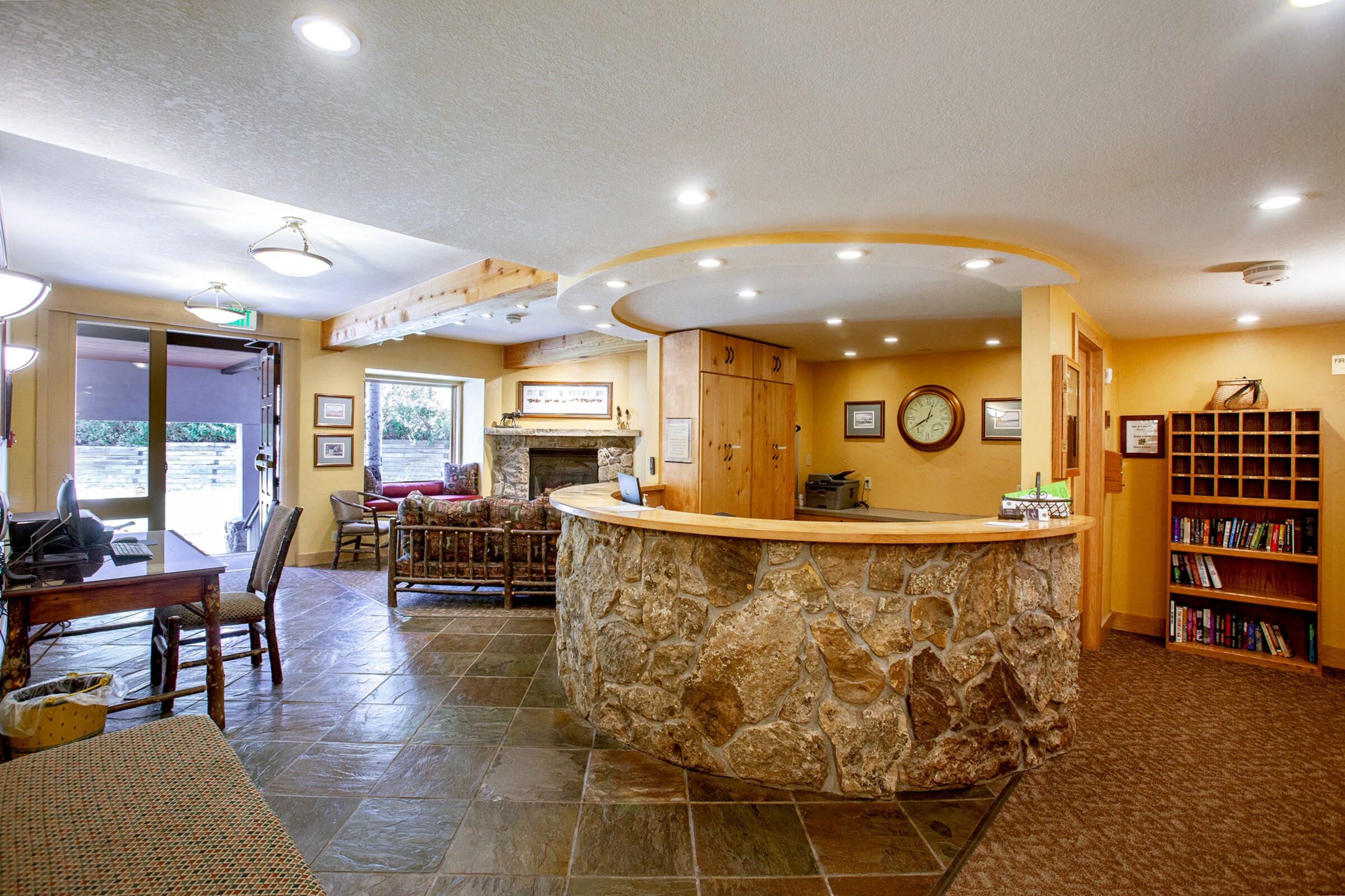 Reception & Lobby