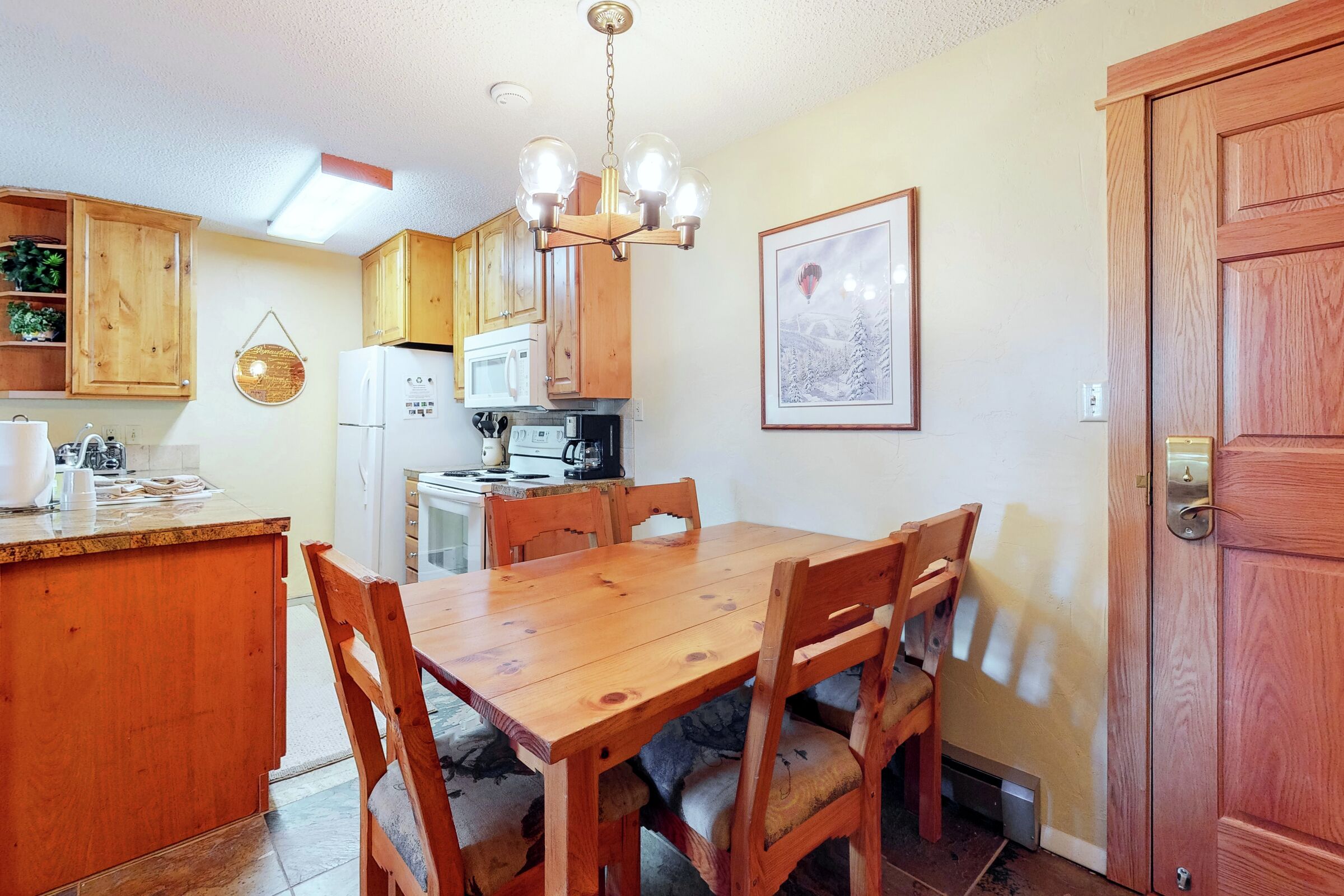 Dining Room & Kitchen