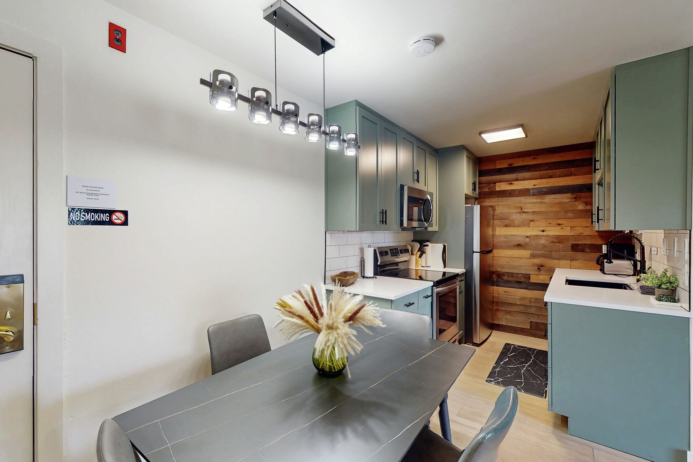 Kitchen & Dining Area