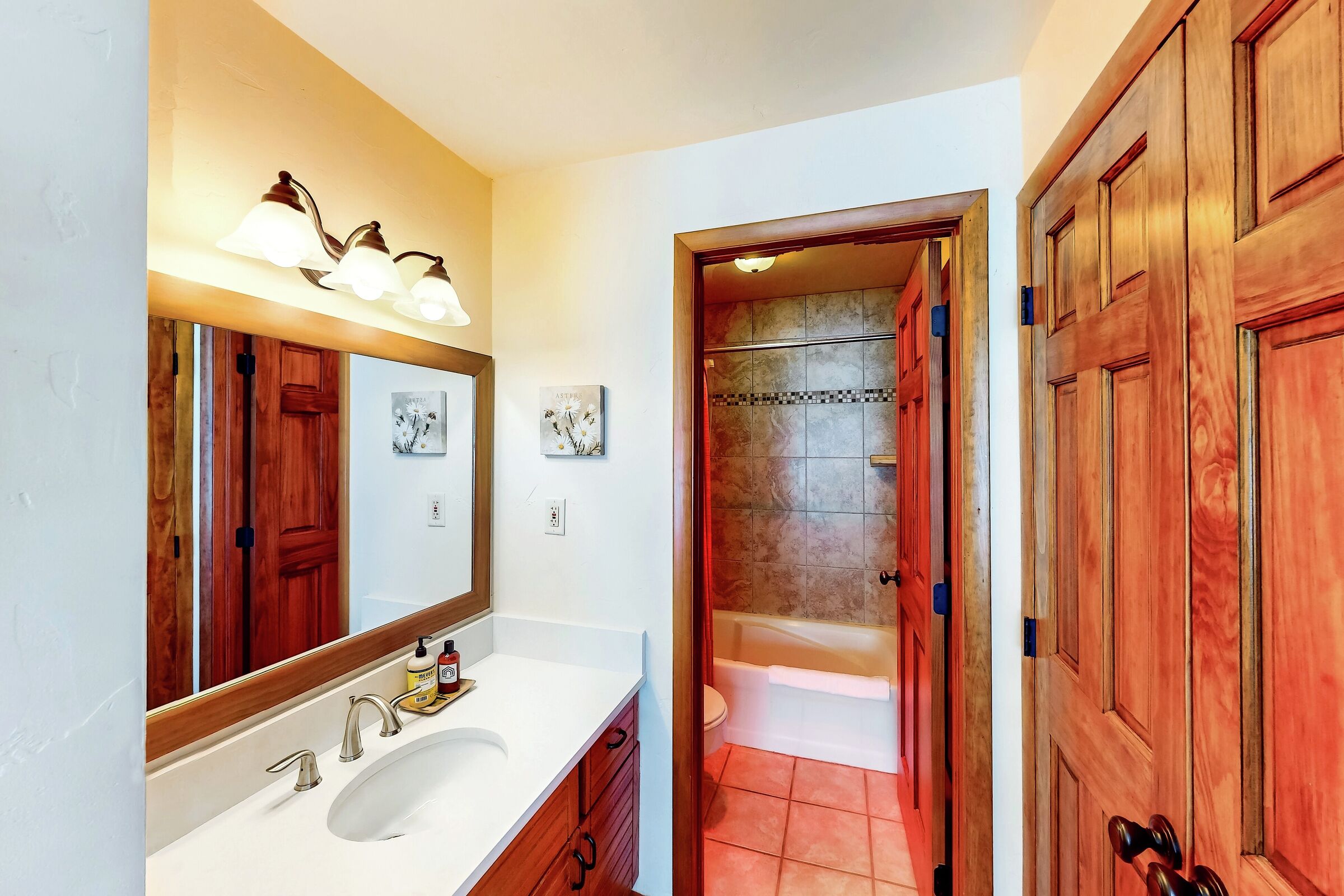#313 - Master Ensuite Bathroom
