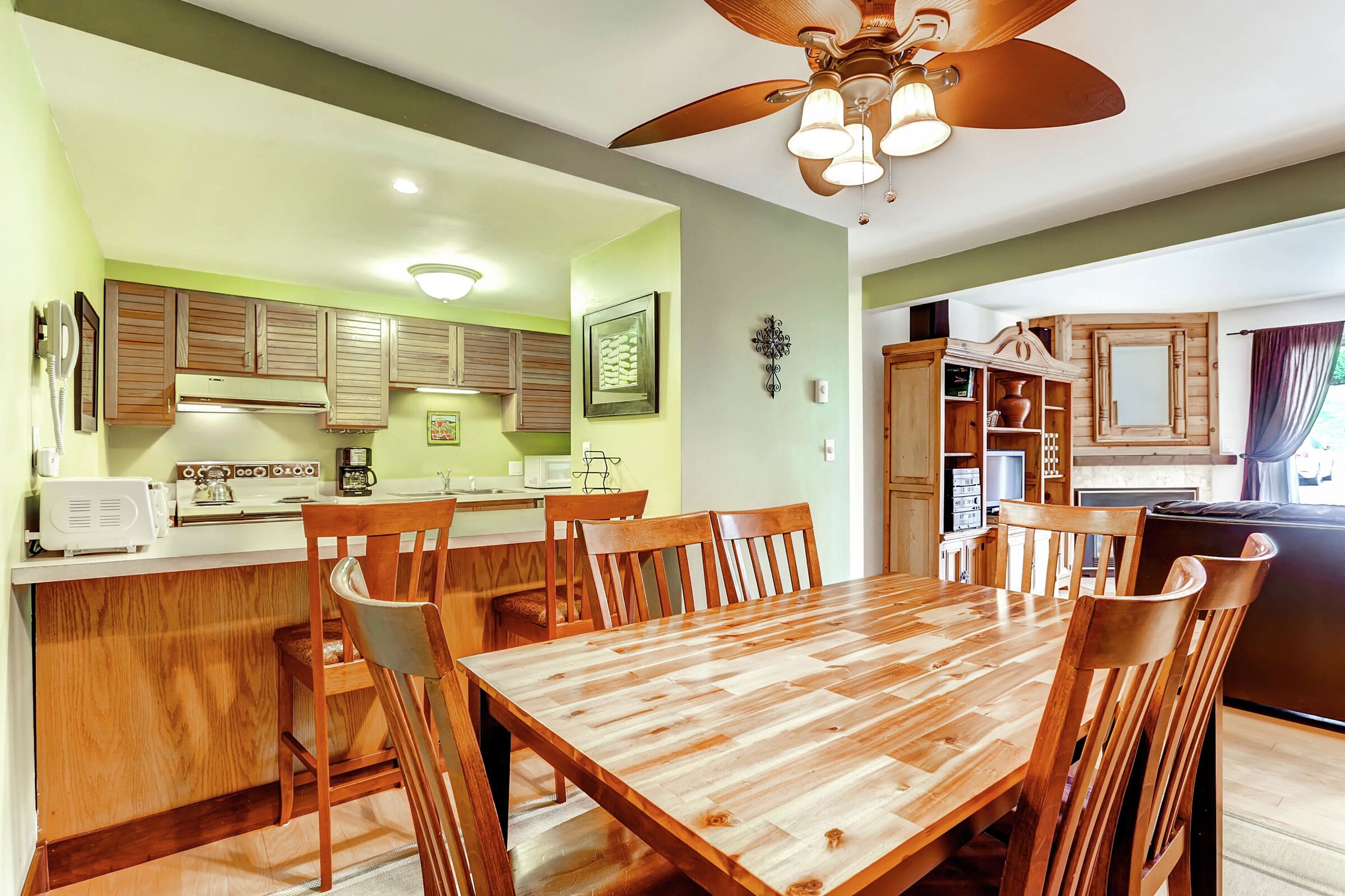 #416 - Dining Room & Kitchen