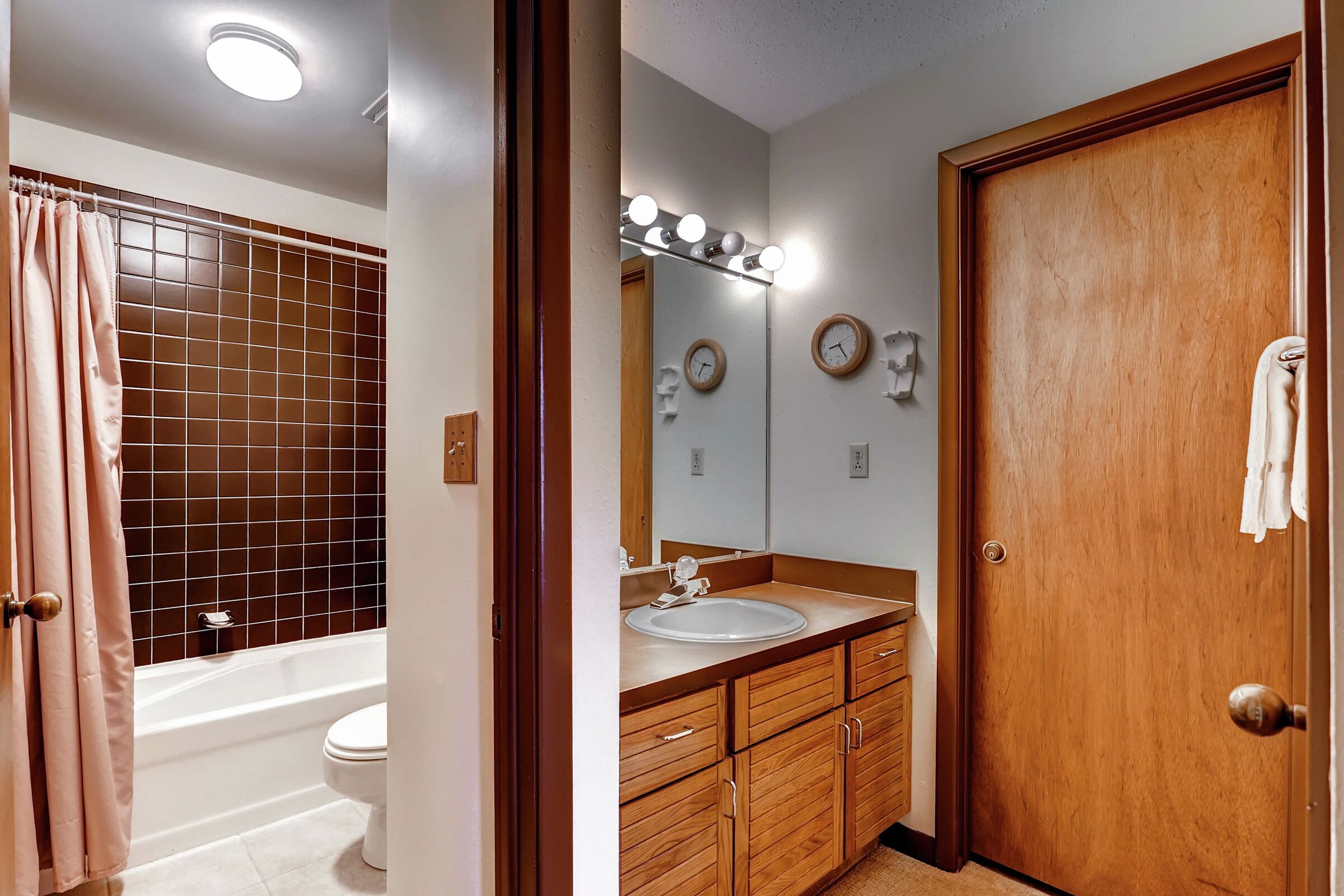#302 - Master Ensuite Bathroom