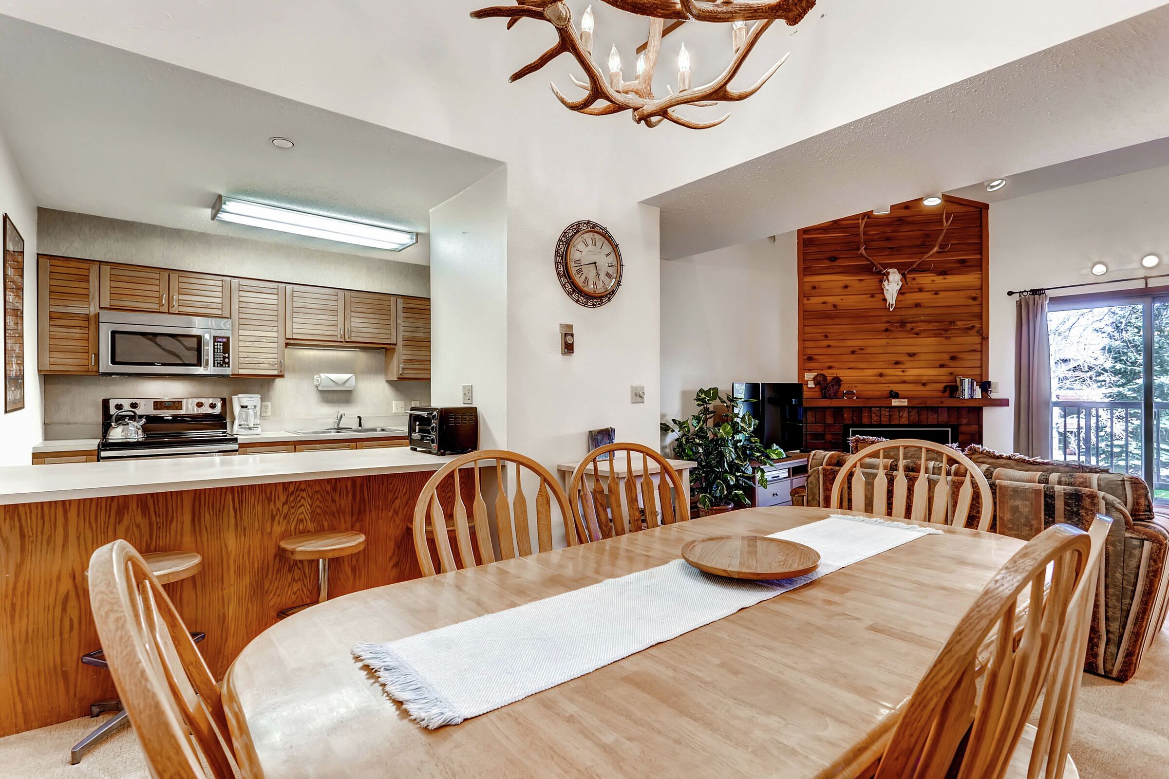 #302 - Dining Room & Kitchen