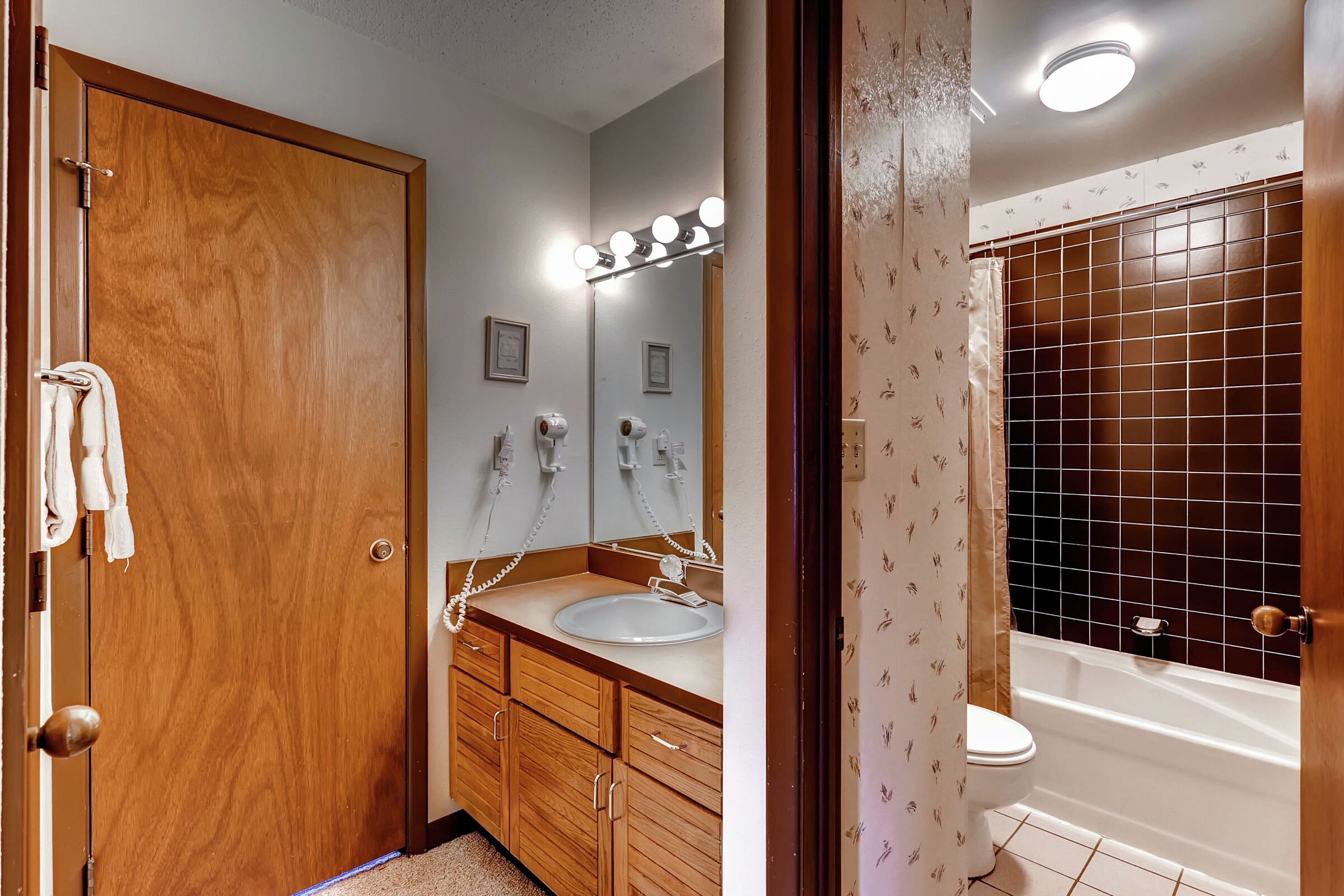 #307 - Master Ensuite Bathroom