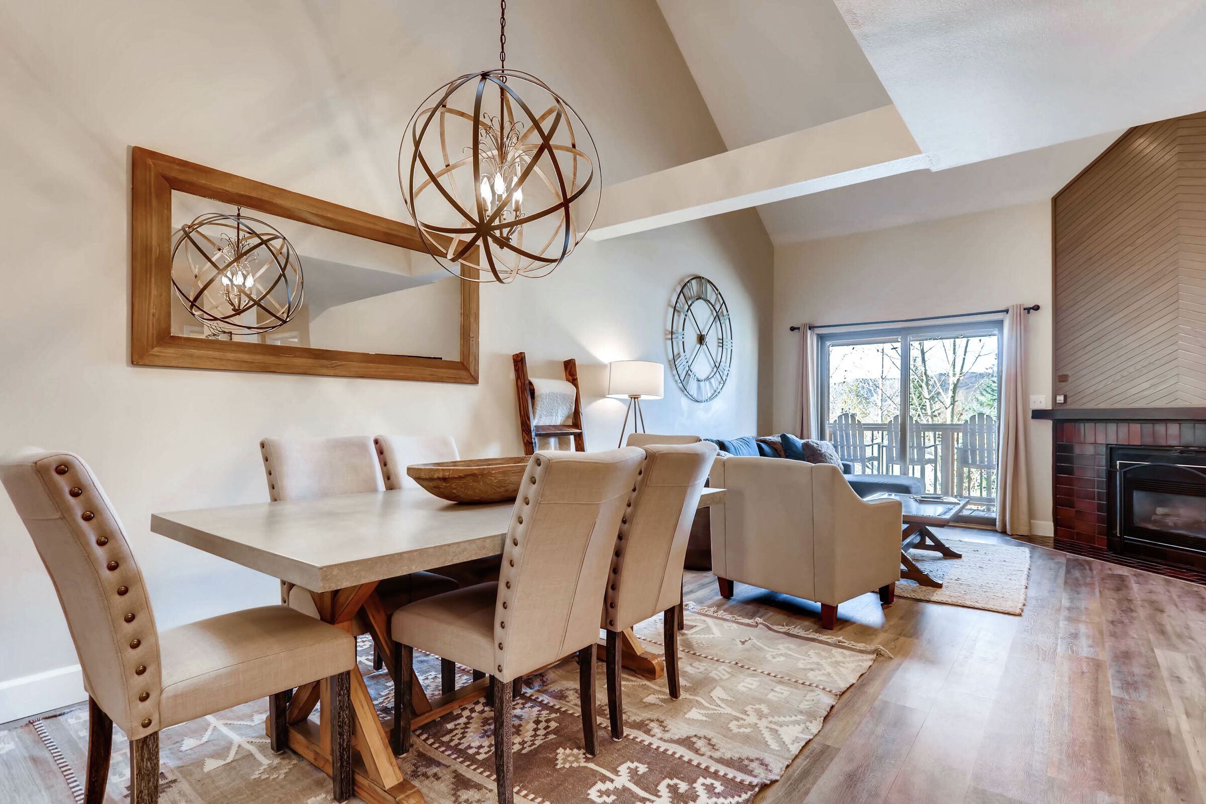 #211 - Dining Room & Kitchen