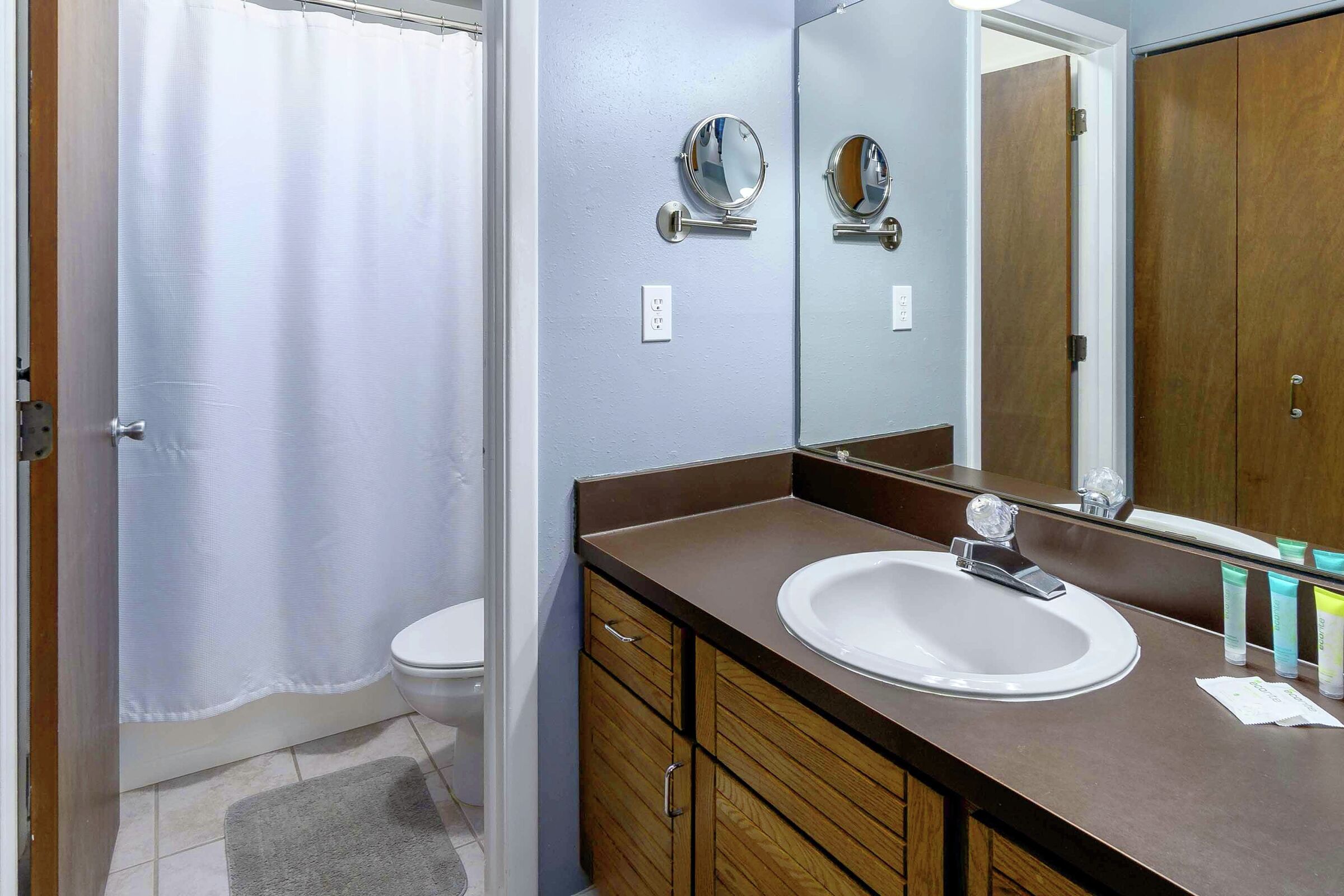 #301 - Bathroom