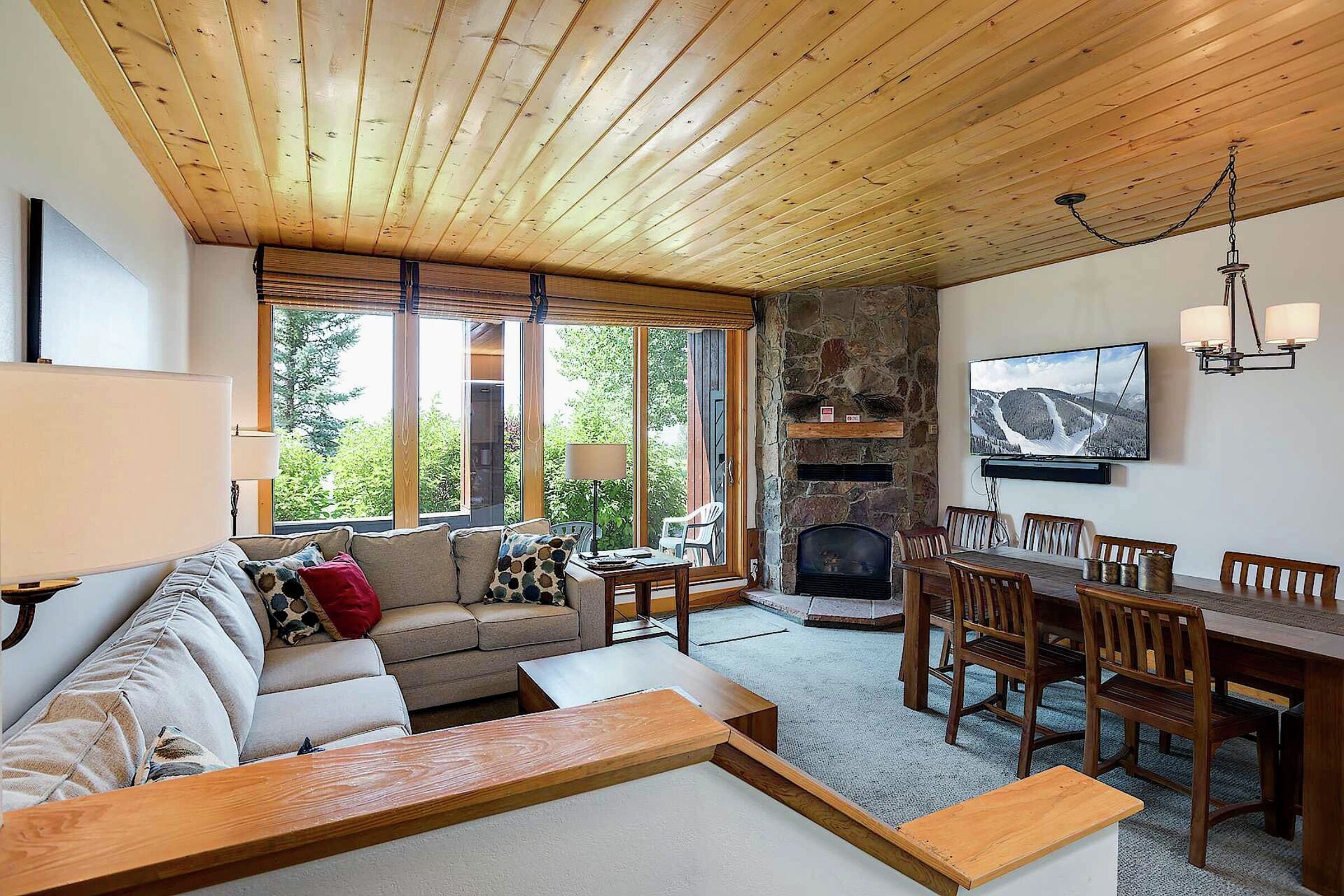 #3307 - Living Room & Dining Room