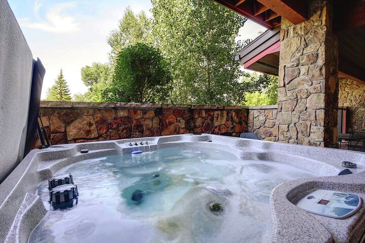 #5114 - Patio with Hot Tub