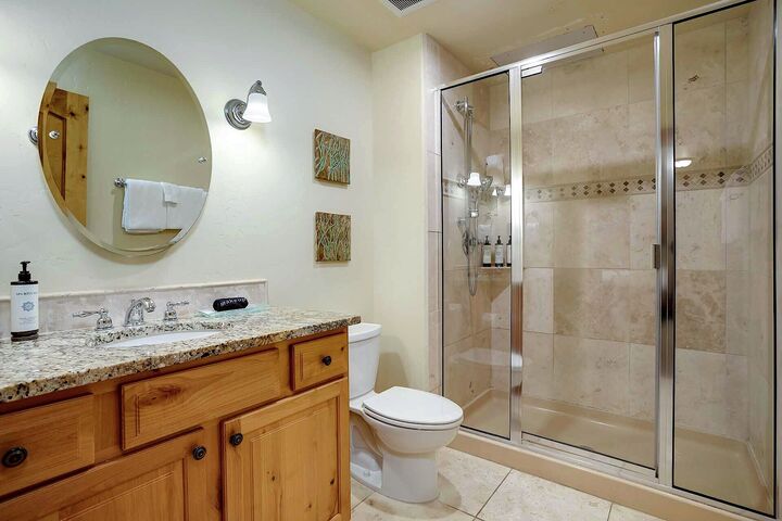 #5112 - Ensuite Bathroom