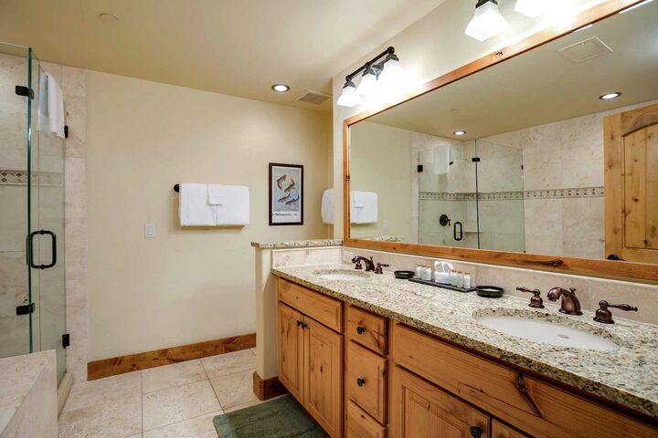 #5104 - Master Ensuite Bathroom