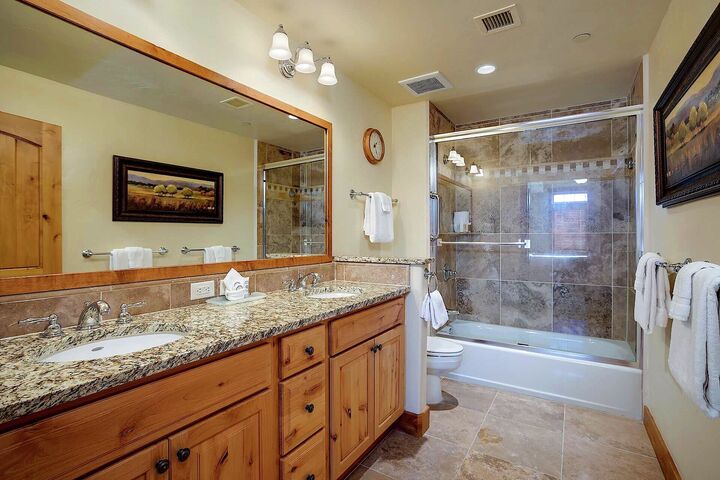 #5203 - Ensuite Bathroom