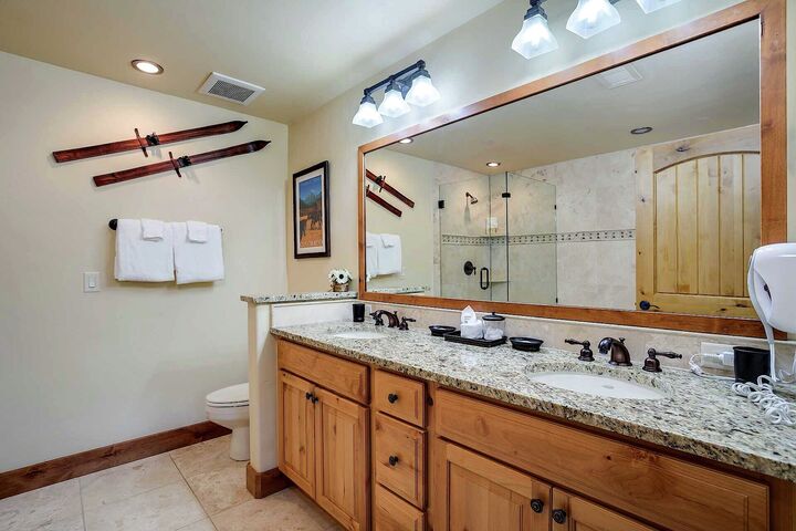 #5207 - Master Ensuite Bathroom