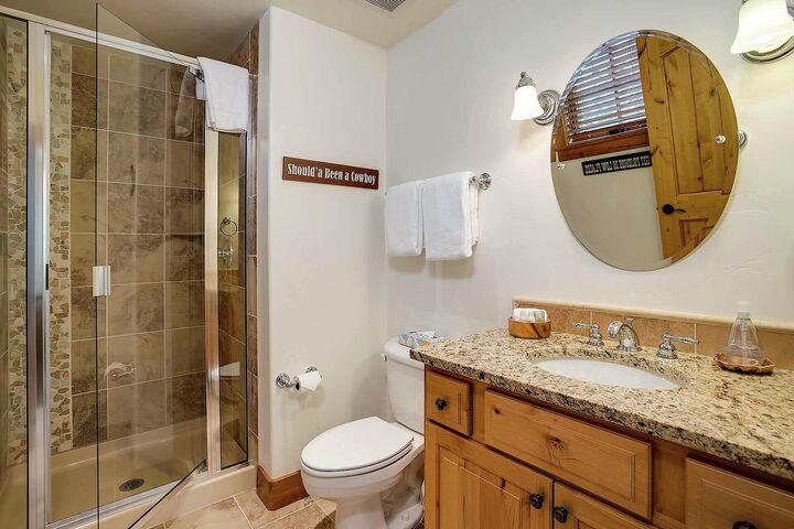 #5106 - Ensuite Bathroom