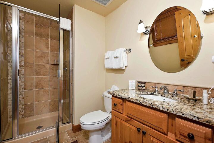 #5206 - Ensuite Bathroom