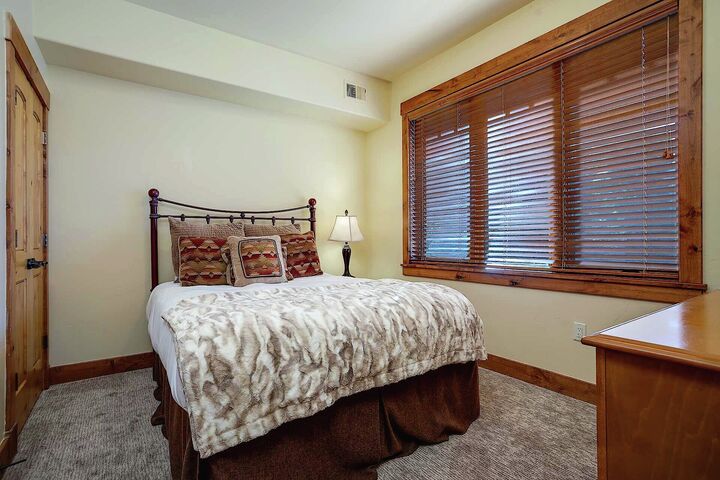#5206 - Bedroom