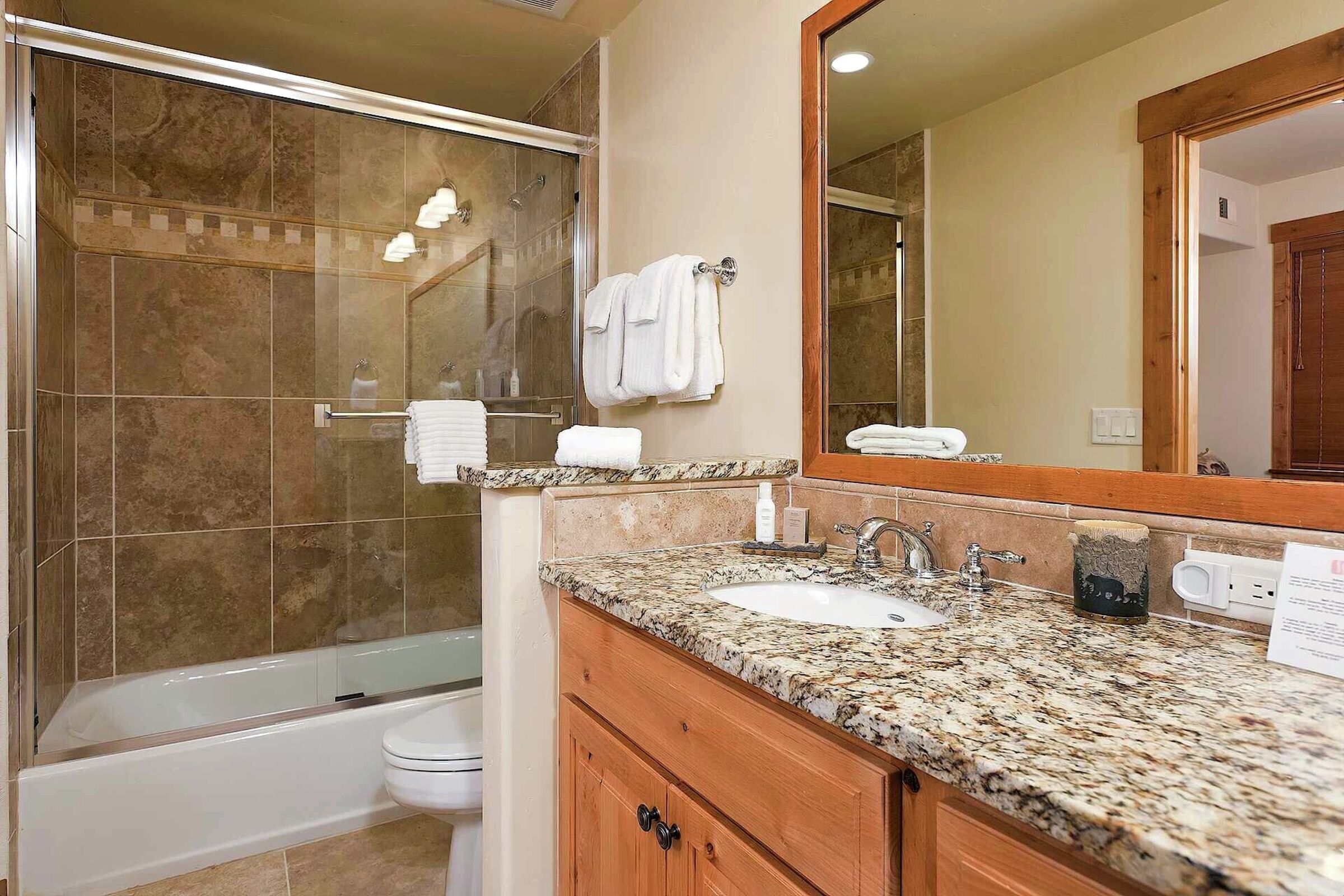 #5206 - Ensuite Bathroom