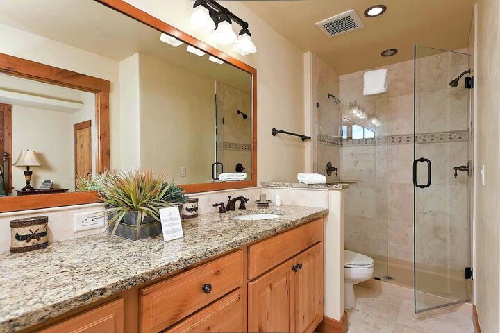 #5206 - Master Ensuite Bathroom