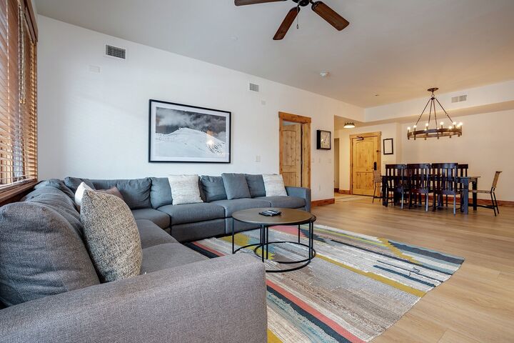 Living Area & Dining Area