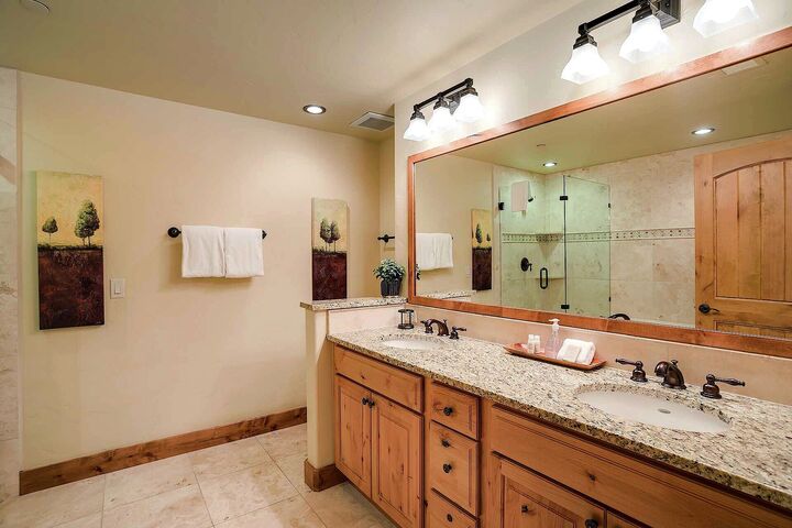 #5110 - Master Ensuite Bathroom