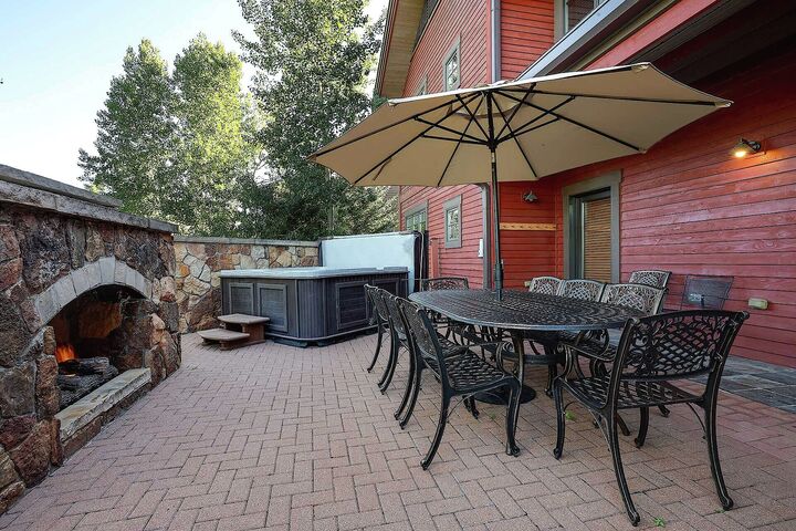 #5105 - Patio with Hot Tub & Outdoor Fireplace