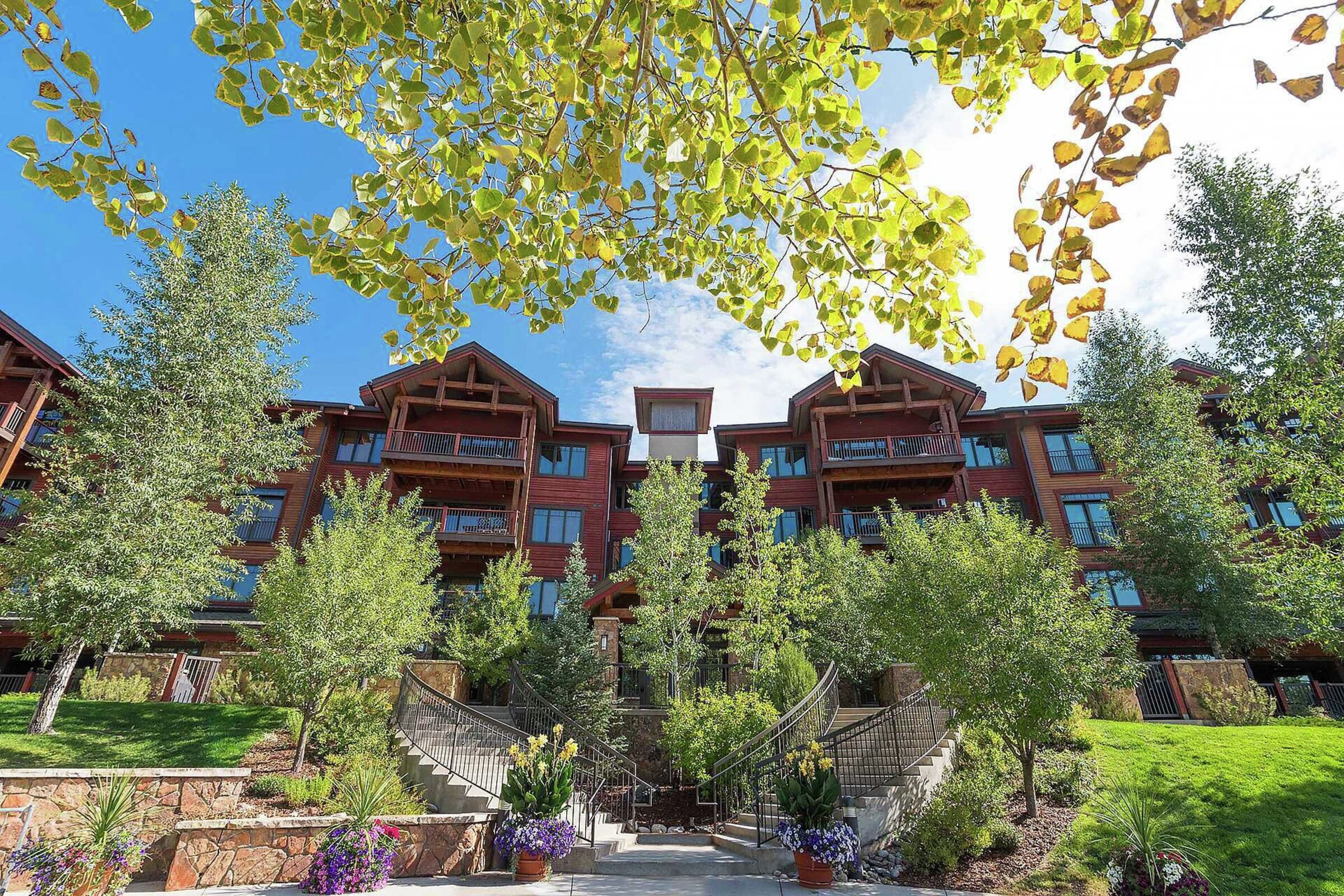 Emerald Lodge at Trappeur's Crossing Exterior - Summer