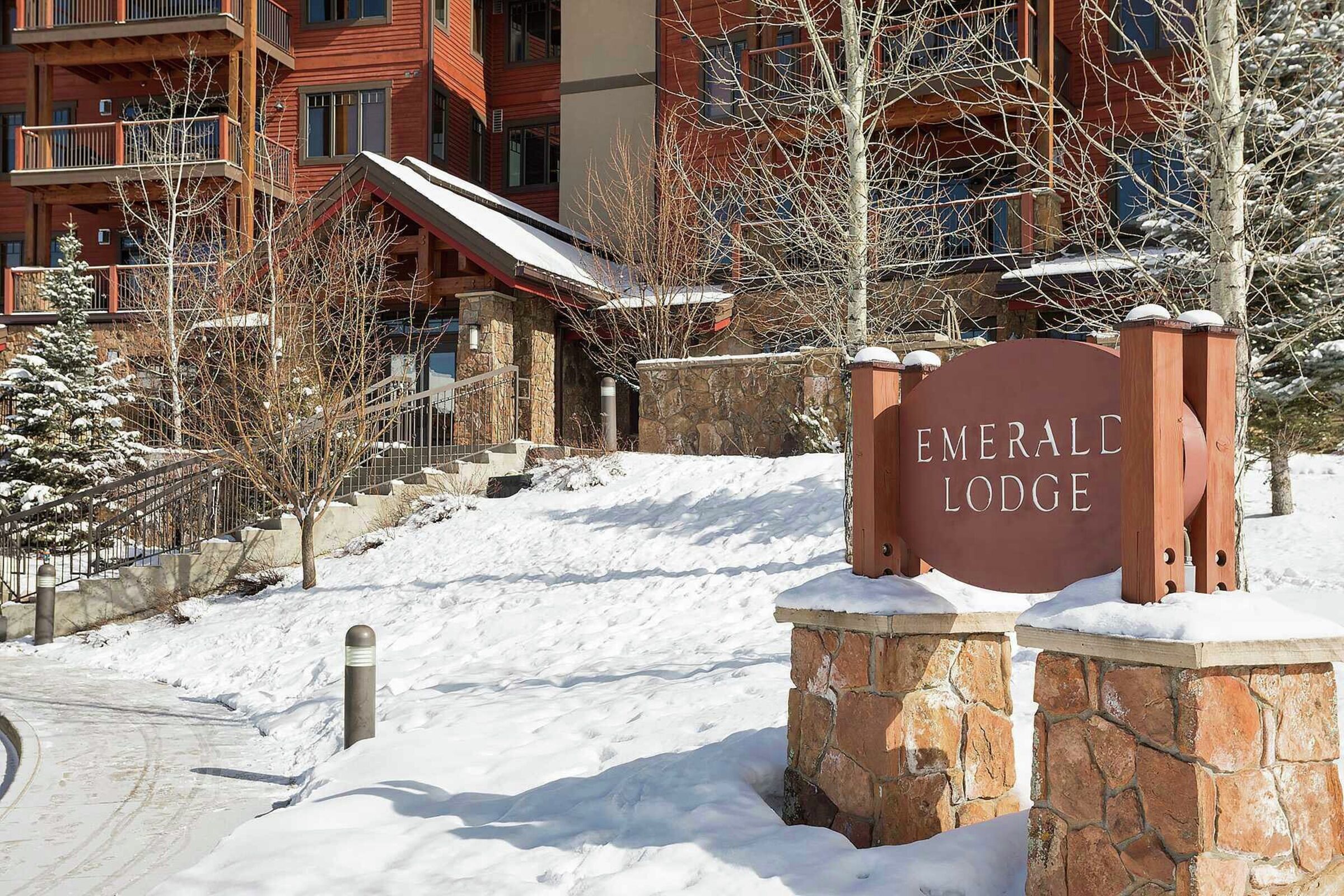 Emerald Lodge at Trappeur's Crossing Exterior - Winter