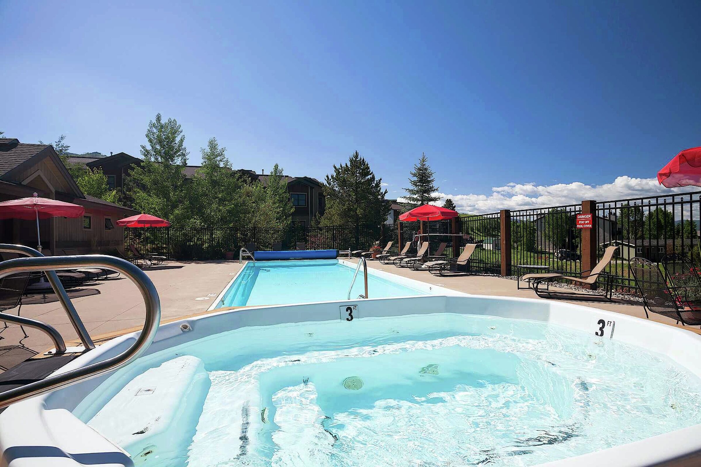 Outdoor Pool & Hot Tub