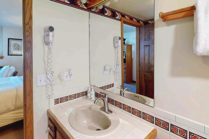#215 - Master Ensuite Bathroom