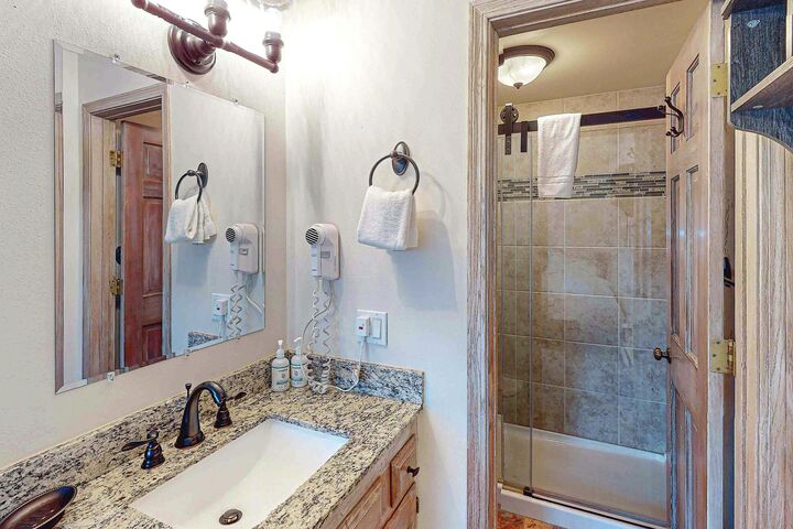 #121 - Ensuite Bathroom