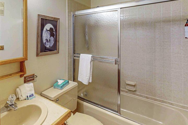 #216 - Master Ensuite Bathroom