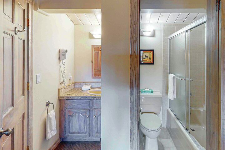 #104 - Master Ensuite Bathroom