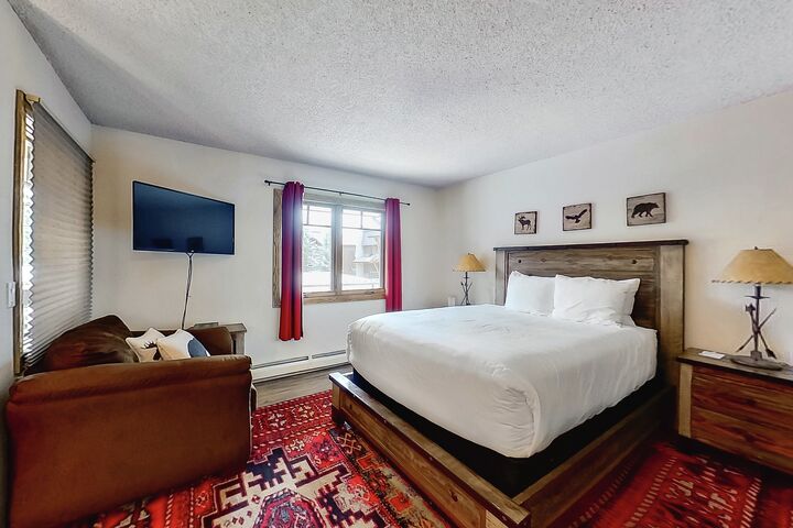 #116 - Studio Bedroom & Living Area