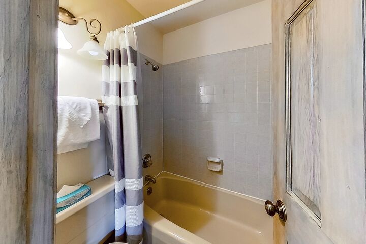 #116 - Studio Bathroom