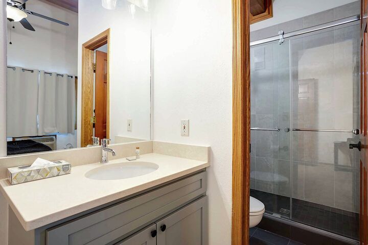 #206 - Ensuite Bathroom