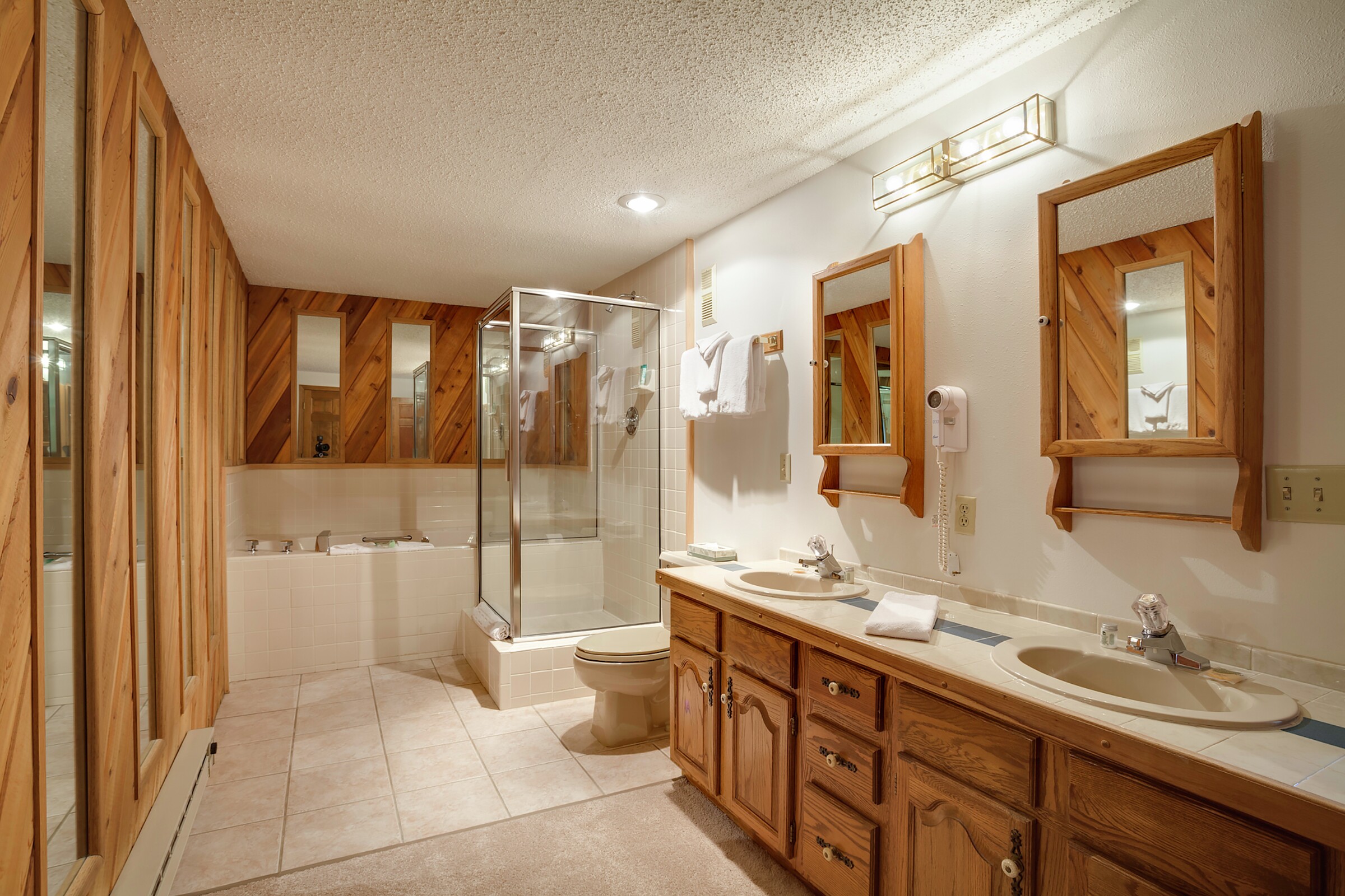 #218 - Master Ensuite Bathroom