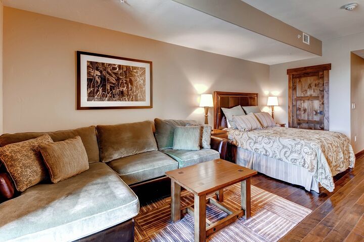 #2113 - Studio Living Area