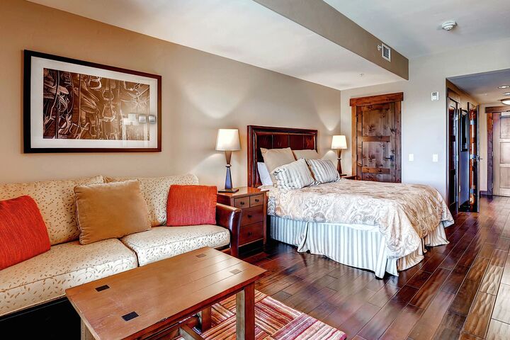 #3113 - Studio Living Area