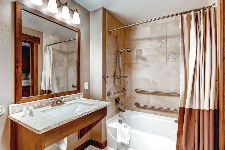 #3113 - Studio Bathroom