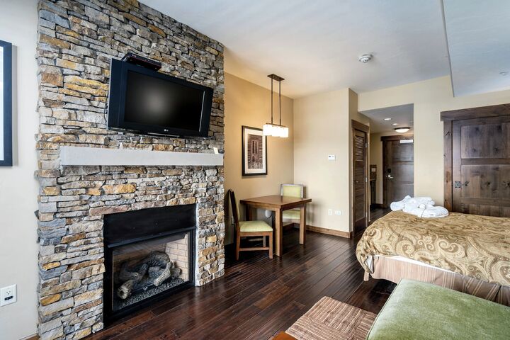 #4108 - Studio Living Area