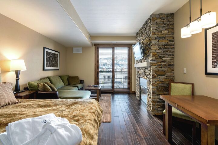 #4108 - Studio Living Area