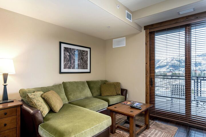 #4108 - Studio Living Area