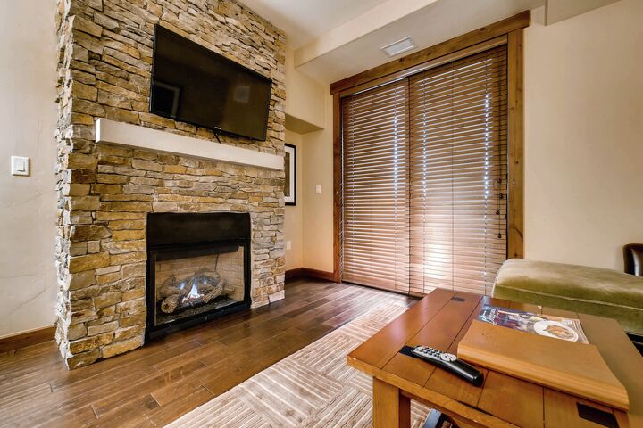#4113 - Studio Living Area