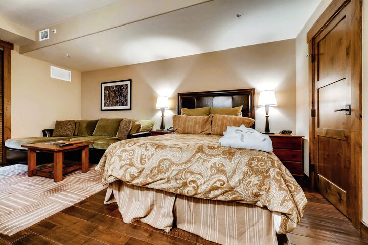 #4113 - Studio Sleeping Area