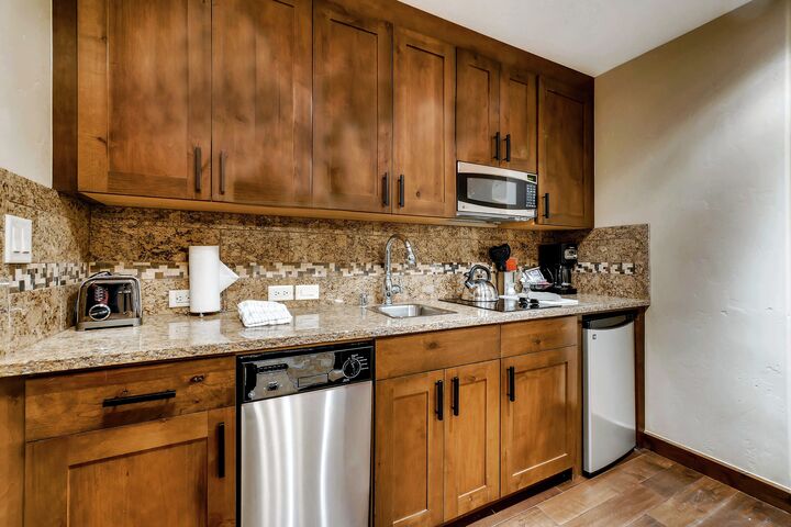 #4113 - Studio Kitchenette
