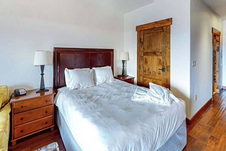#5113 - Studio Sleeping Area