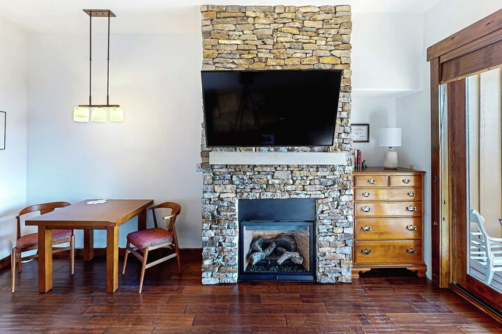 #5113 - Studio Dining Area
