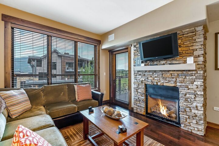 #4112 - Living Area