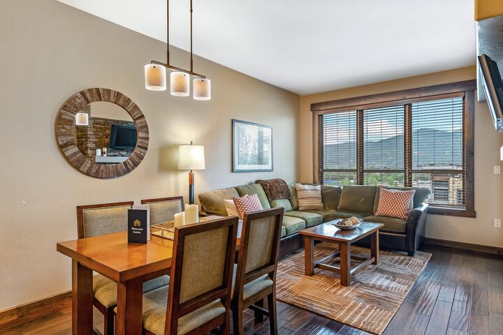 #4112 - Dining Area