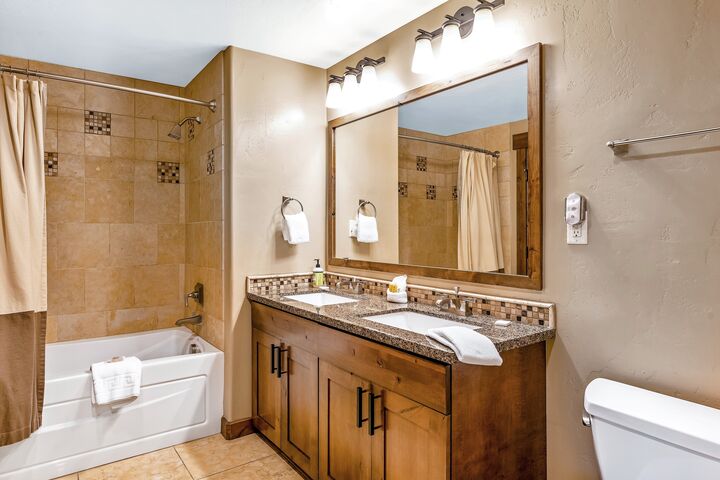 #4112 - Ensuite Bathroom